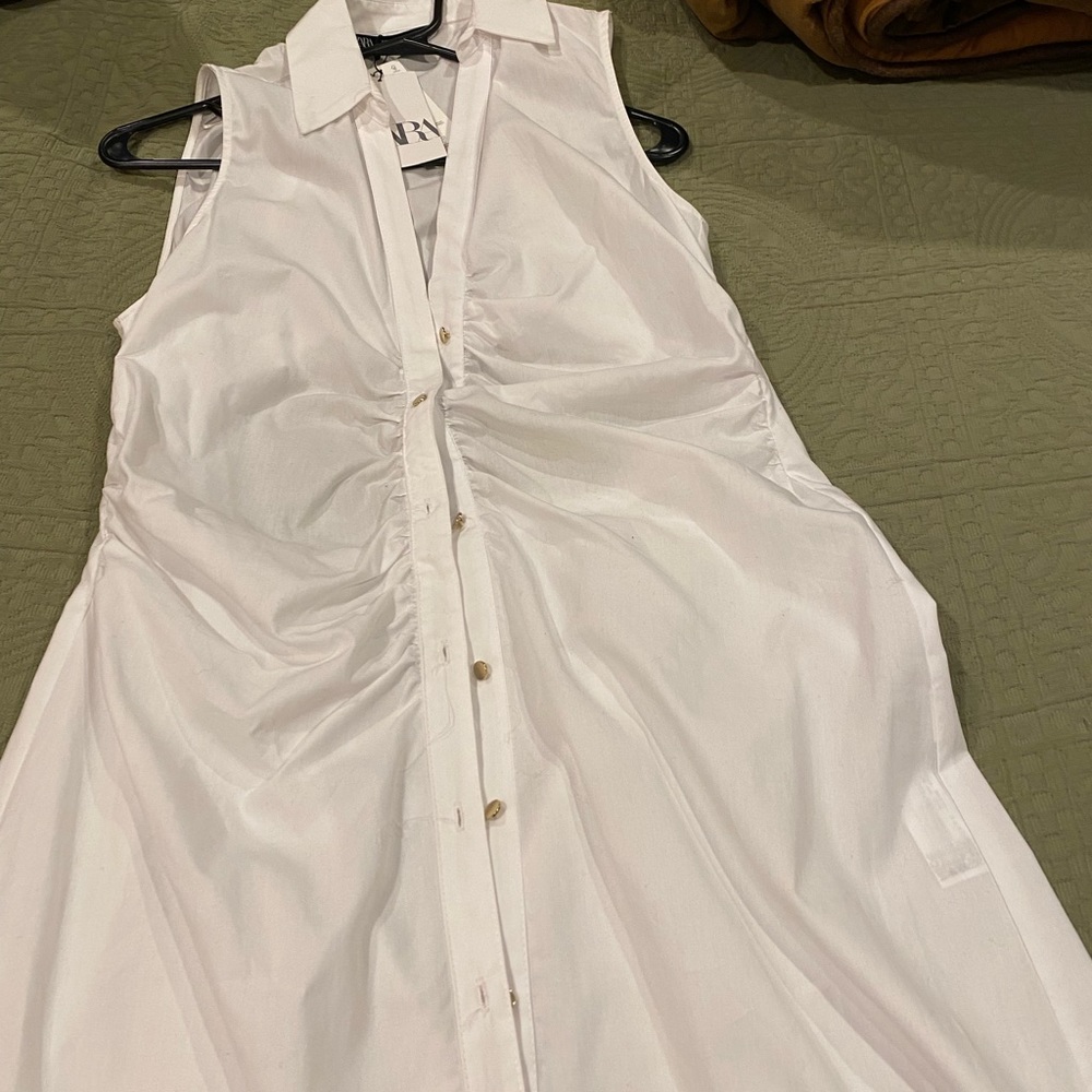 Summer dress with lower back opening! Great for summer!